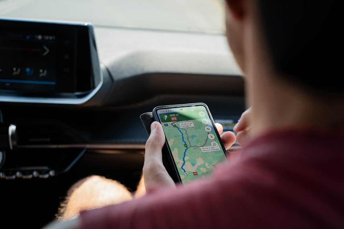 Google Maps e Waze, qual è miglior navigatore per la propria auto e non solo